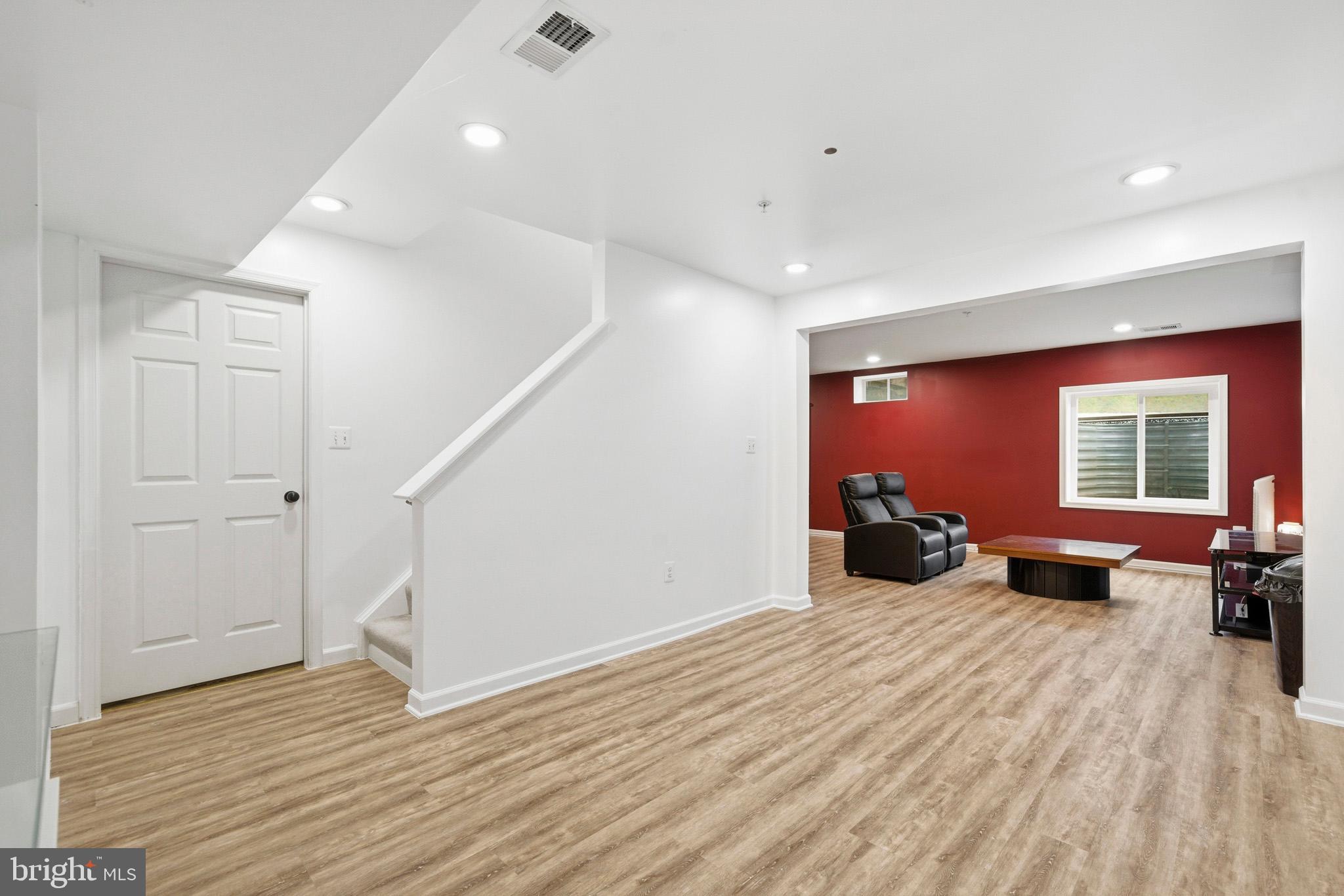 WESTBURY PUB - Residential