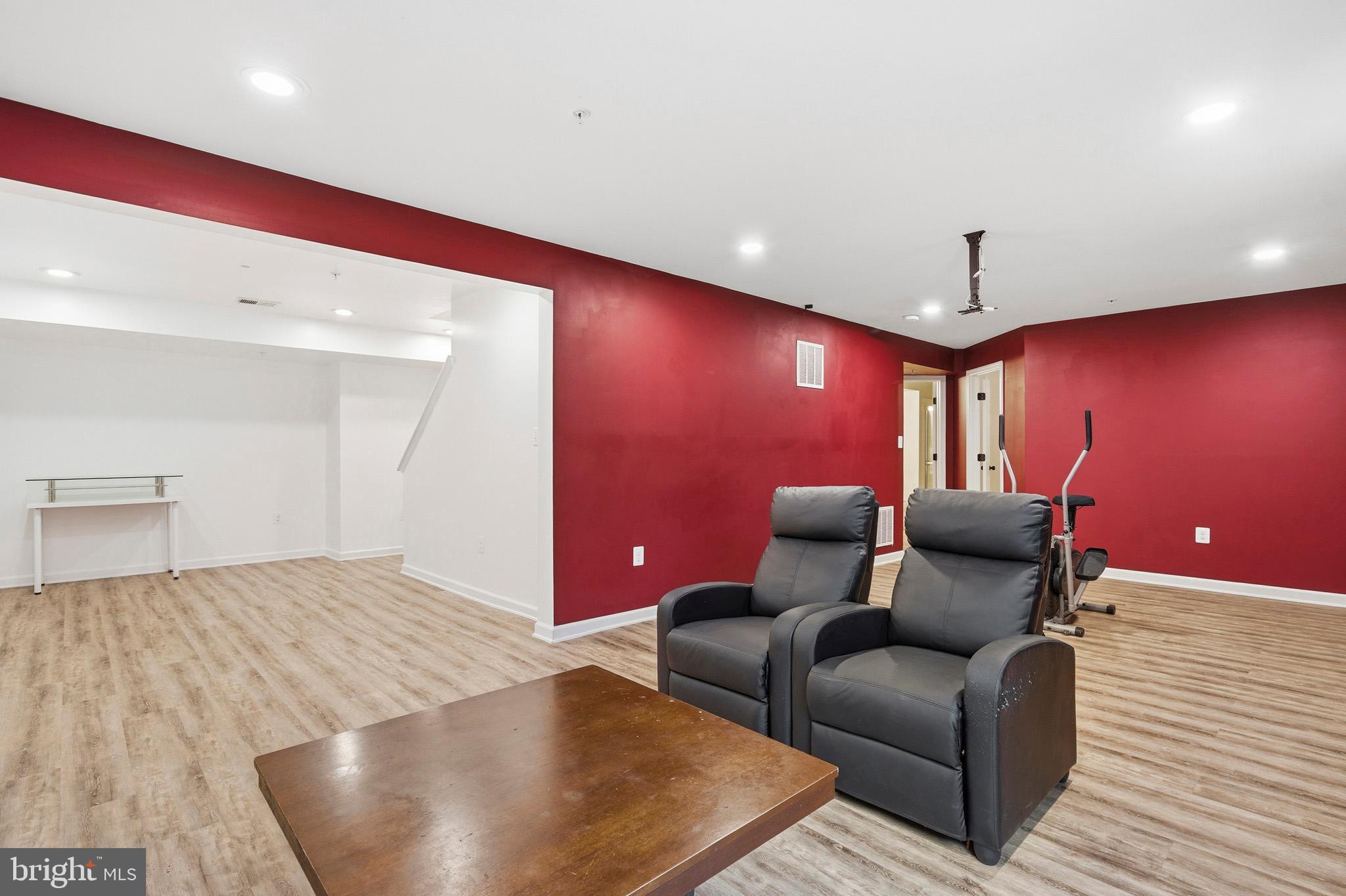 WESTBURY PUB - Residential