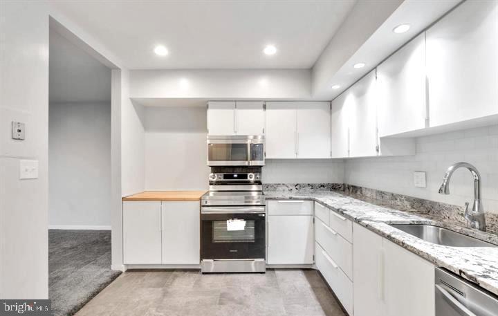 STEVENSON VILLAGE - Residential Lease