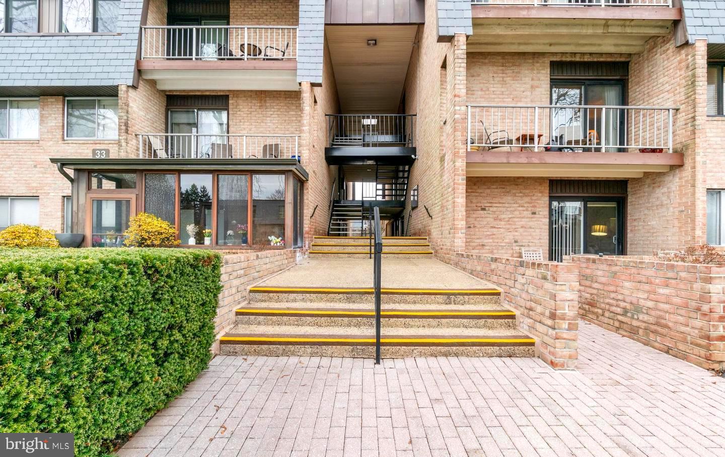 STEVENSON VILLAGE - Residential Lease