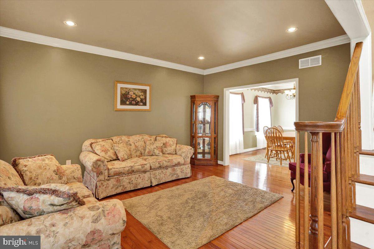 135 WALTER DRIVE