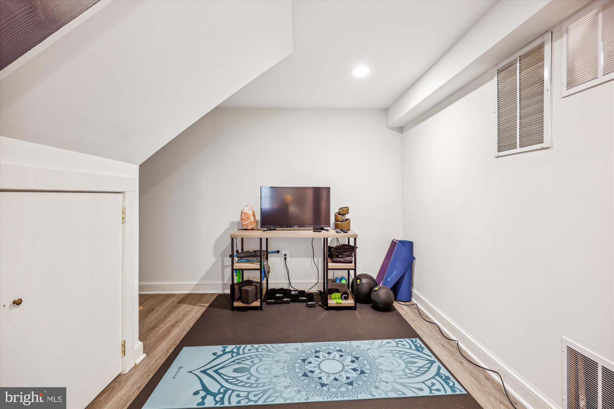 KENSINGTON ESTATES - Residential