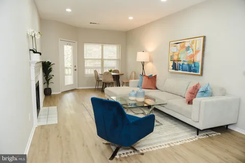 4401 Sedgehurst Drive Unit 204, Fairfax, VA 22033 - #: VAFX2235234