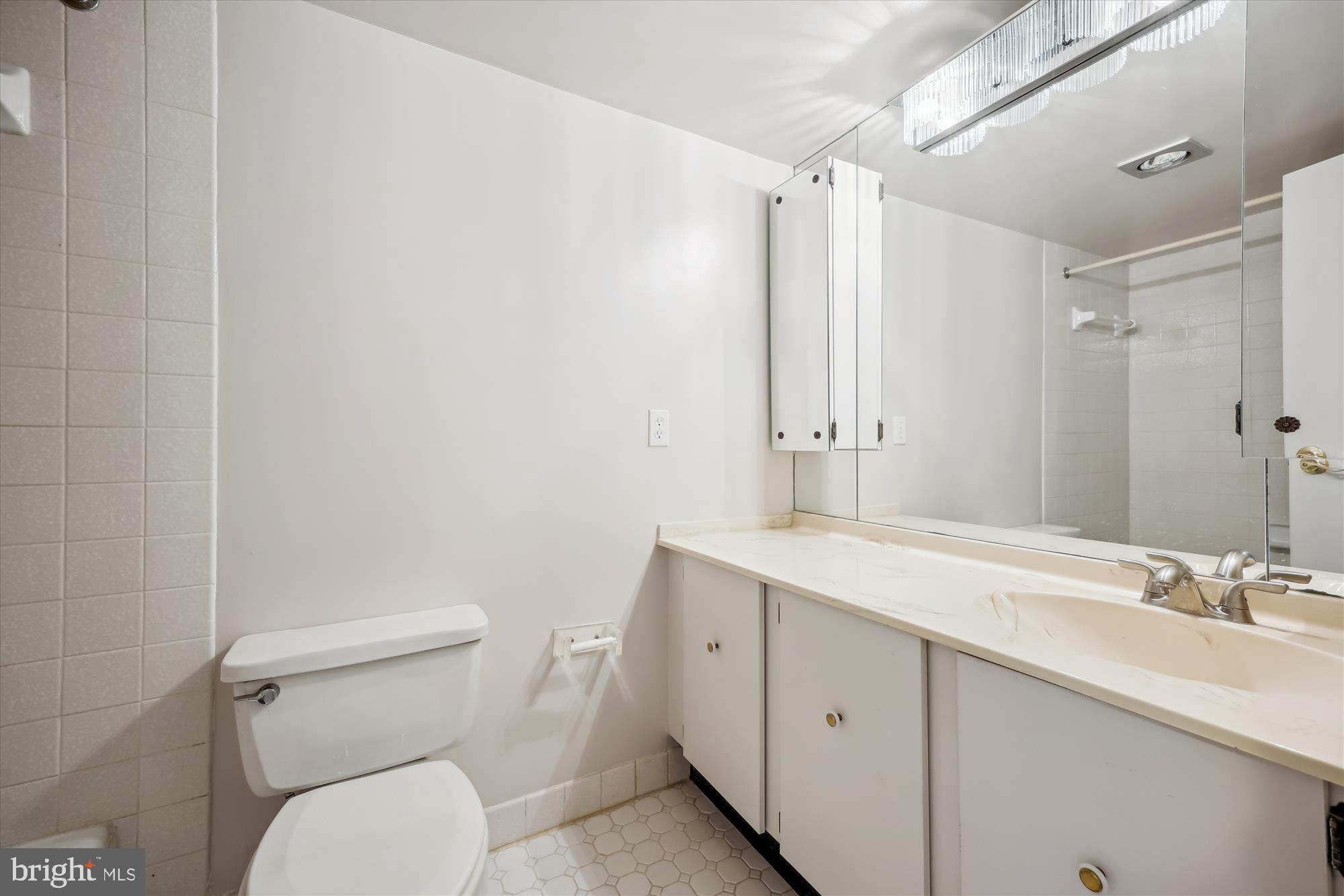 WESTLAKE TOWERS - Residential