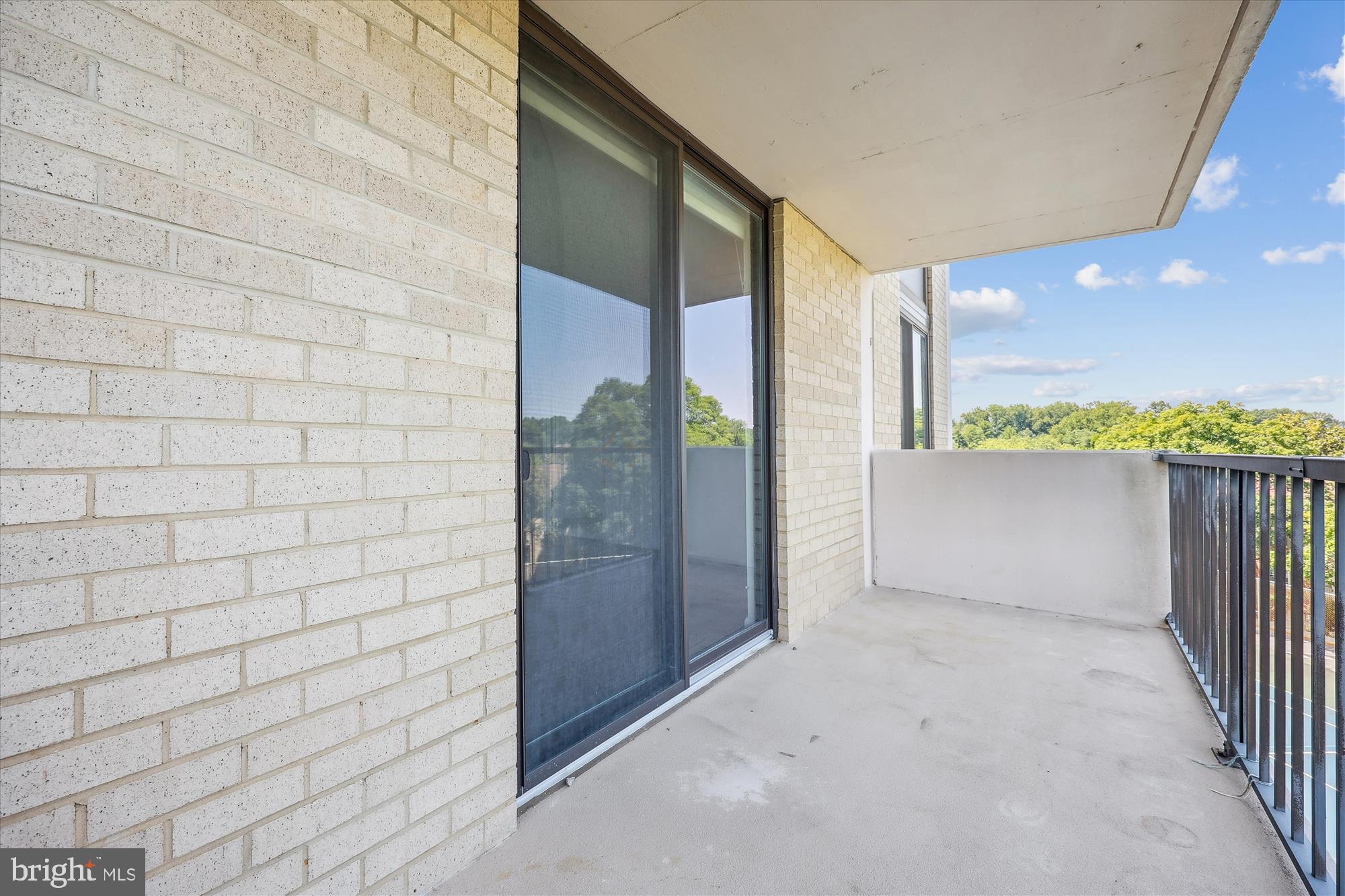 WESTLAKE TOWERS - Residential