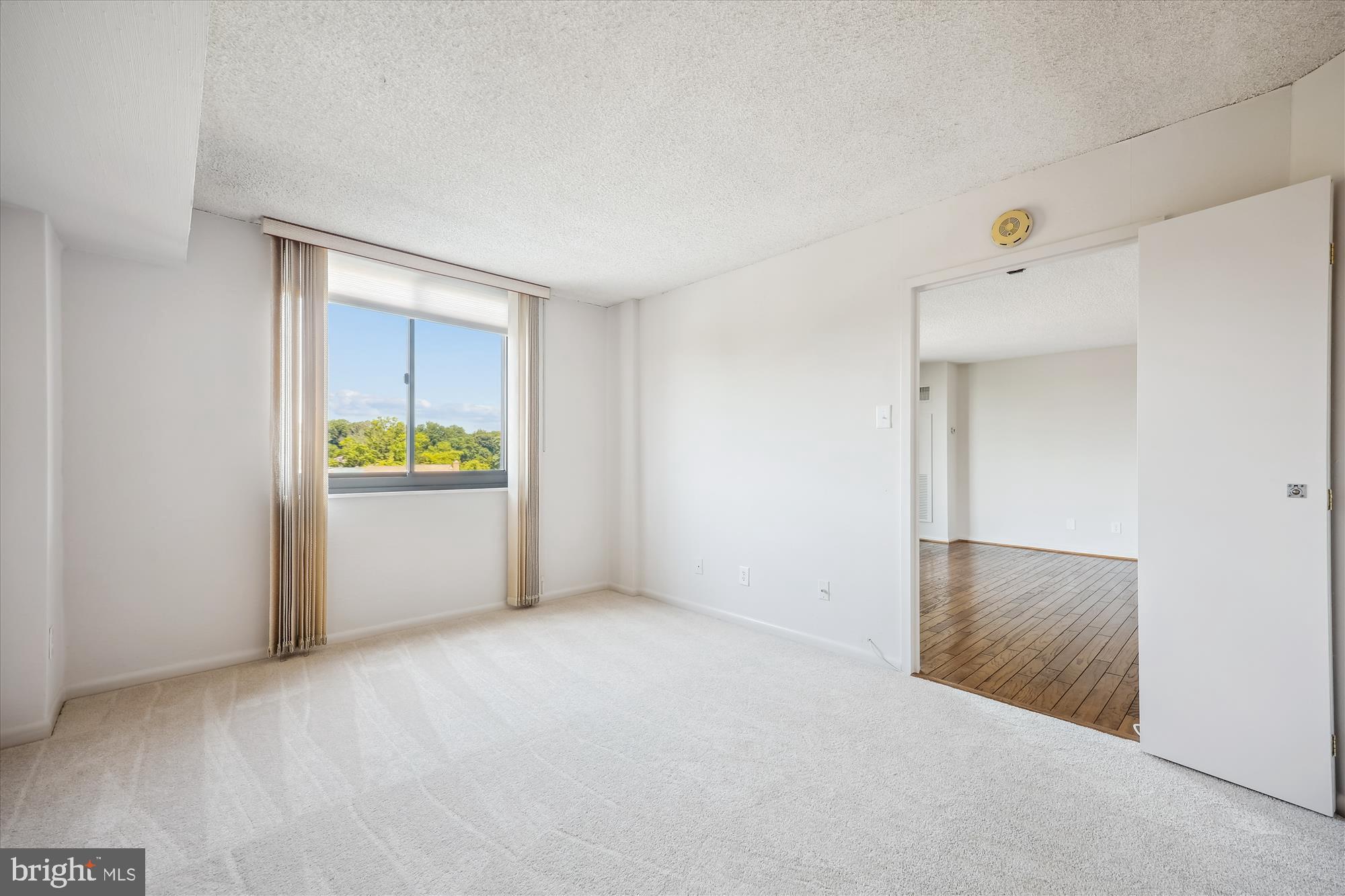 WESTLAKE TOWERS - Residential