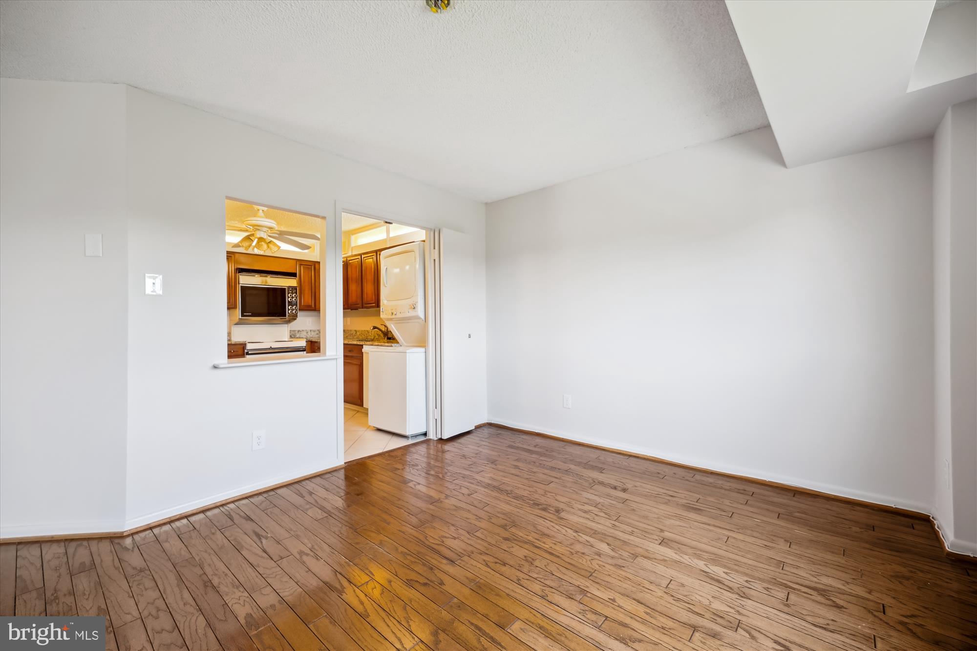 WESTLAKE TOWERS - Residential