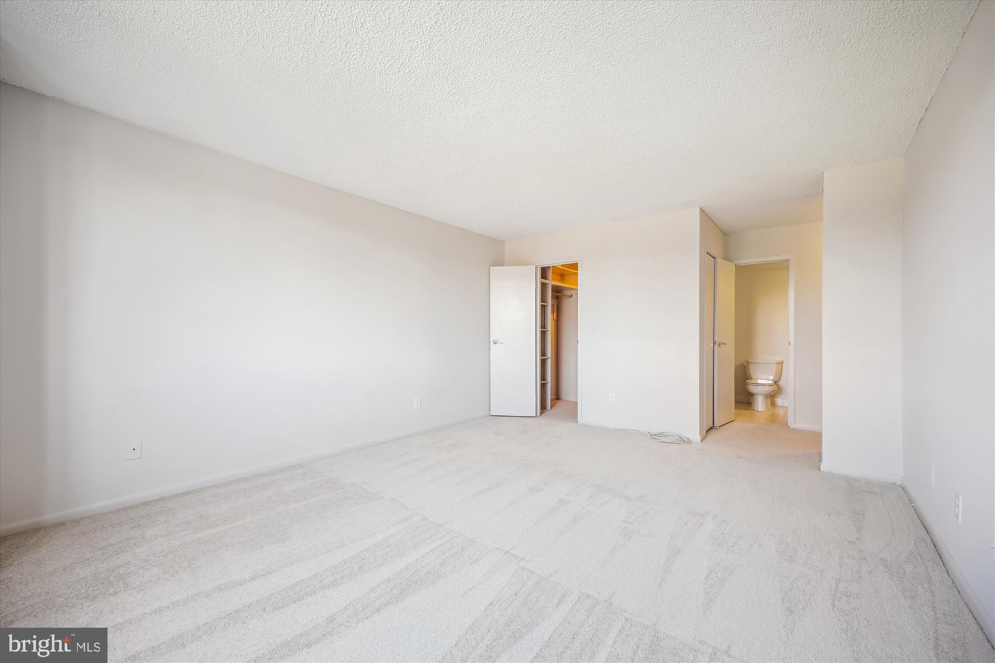 WESTLAKE TOWERS - Residential