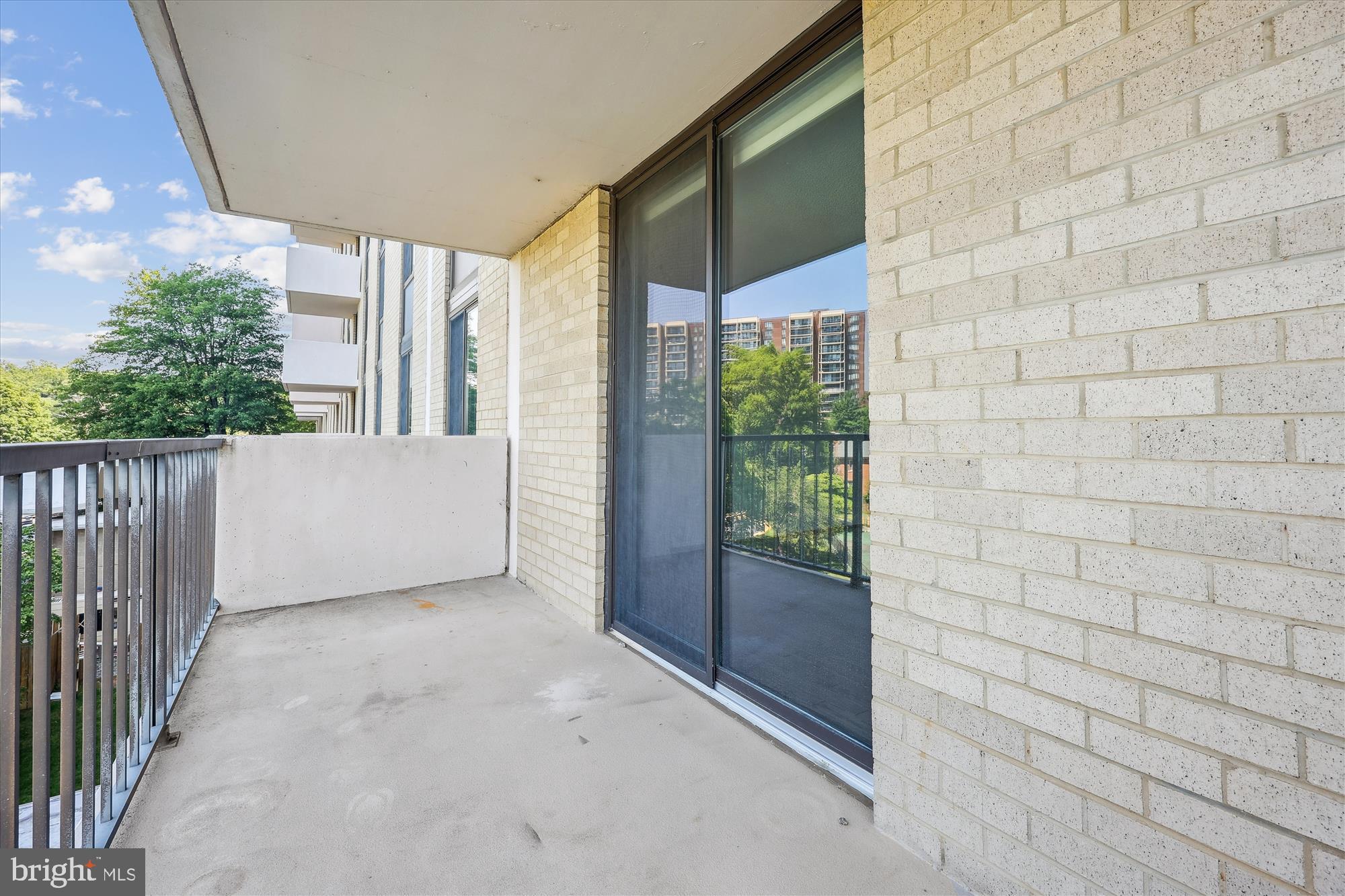 WESTLAKE TOWERS - Residential