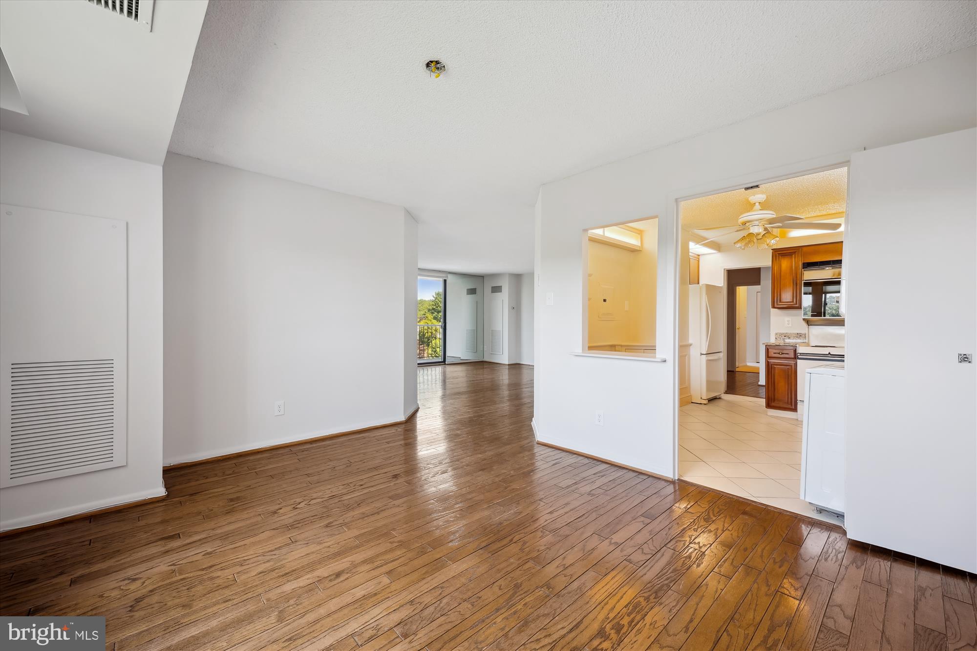 WESTLAKE TOWERS - Residential