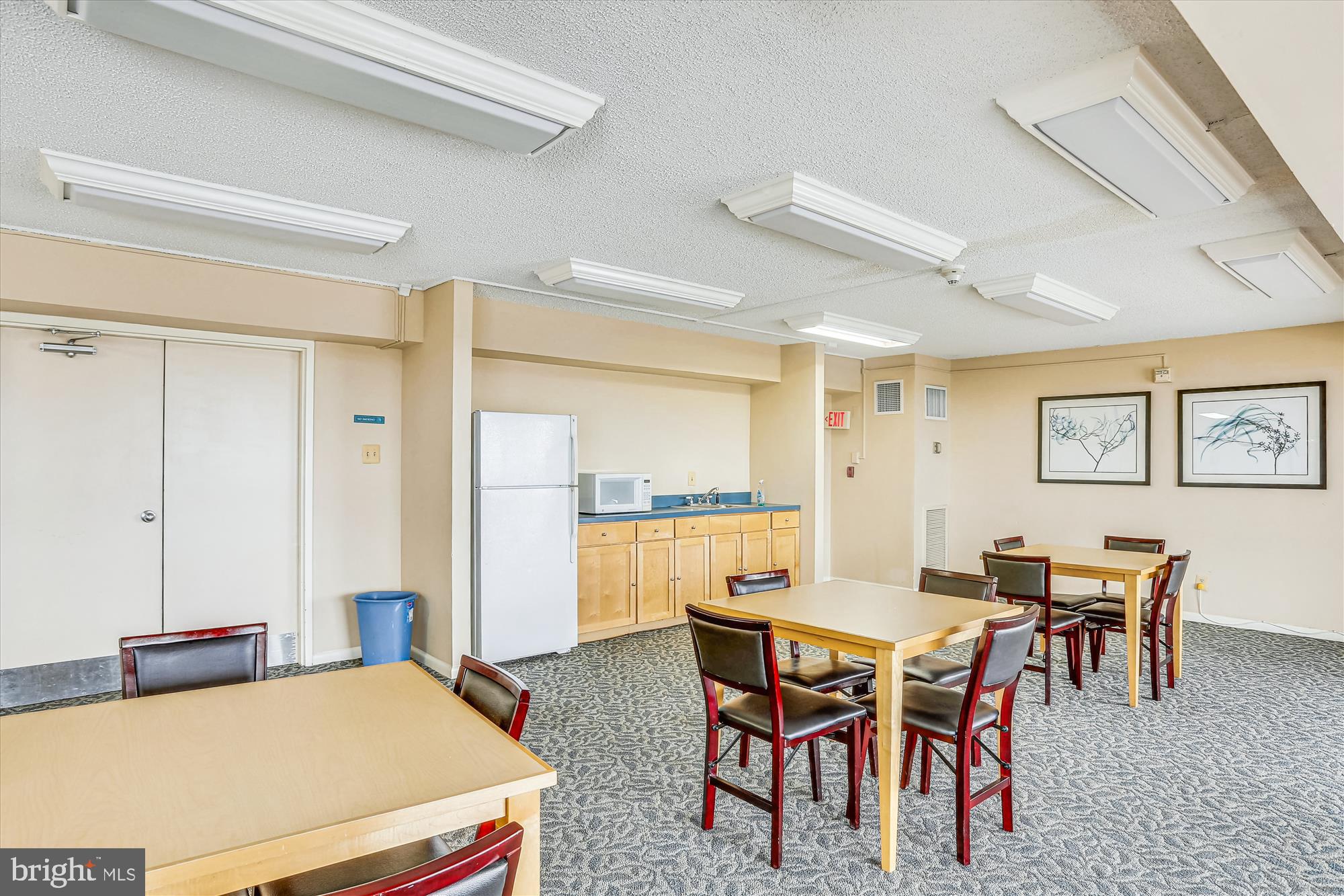 WESTLAKE TOWERS - Residential