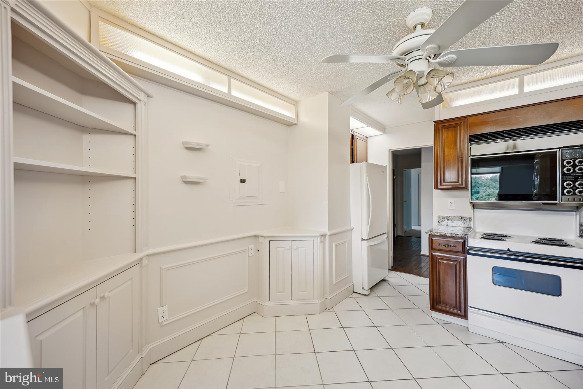 WESTLAKE TOWERS - Residential