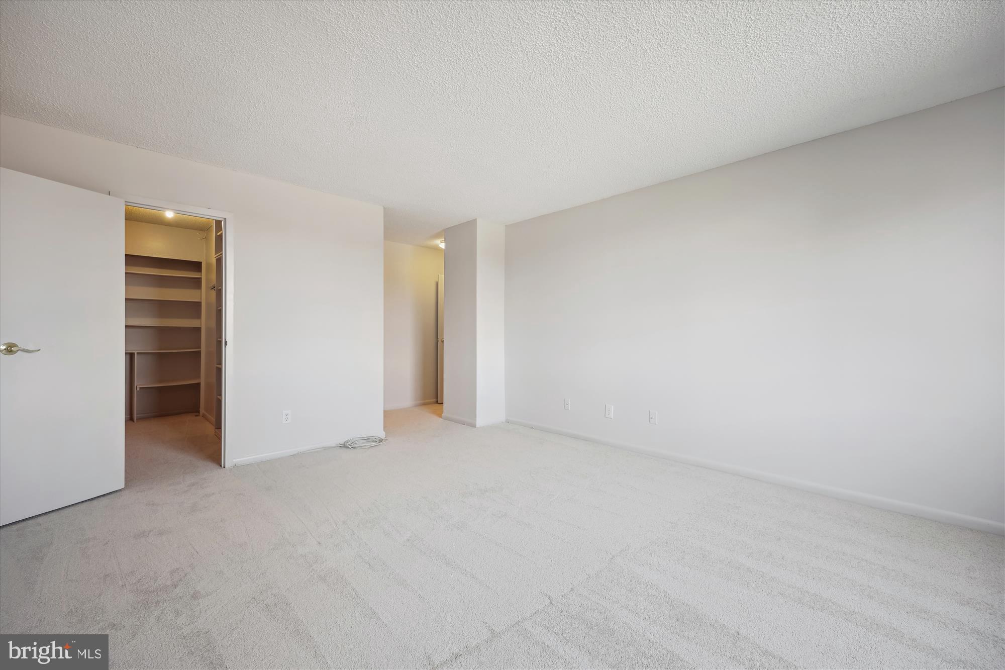 WESTLAKE TOWERS - Residential