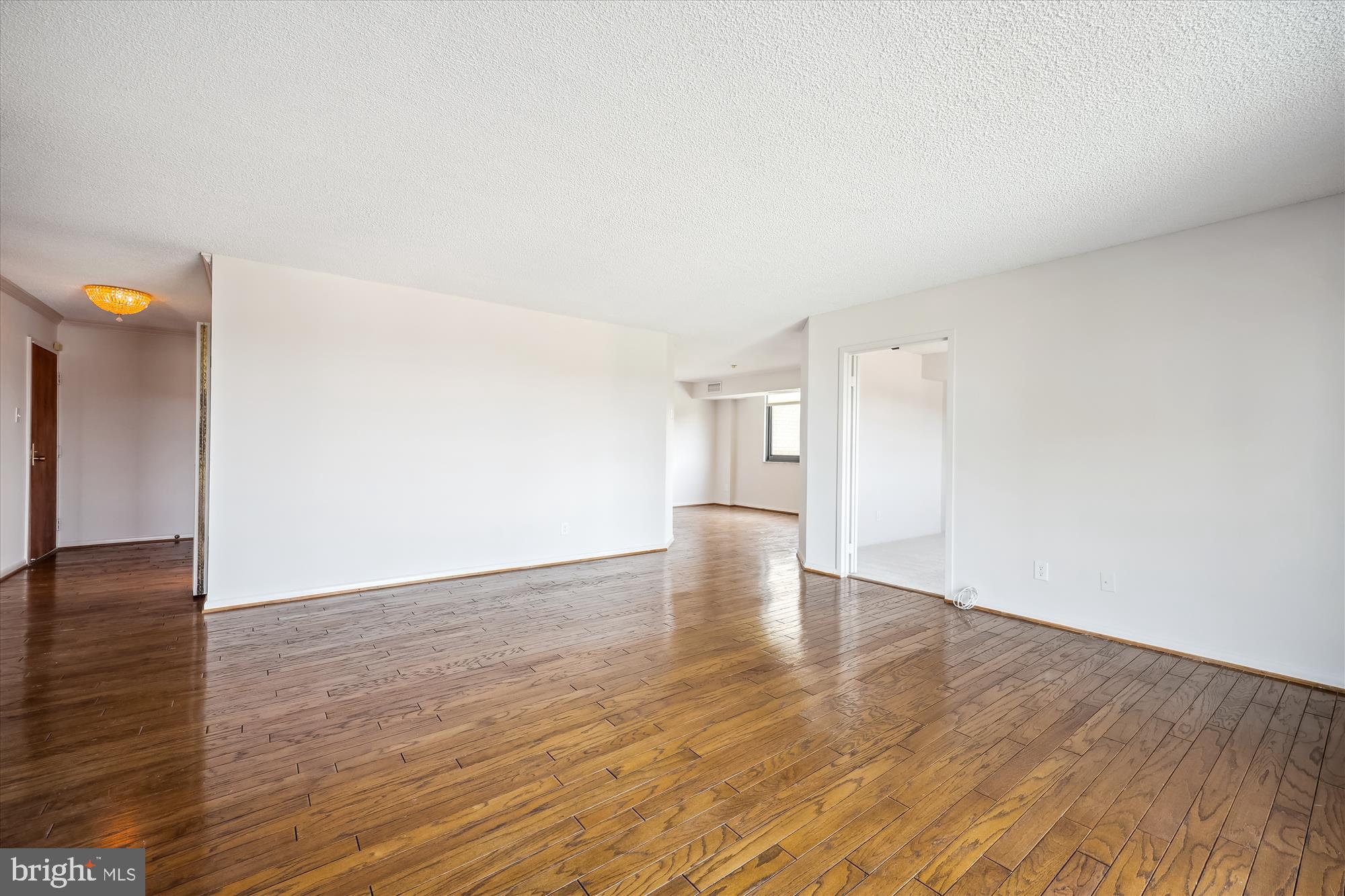 WESTLAKE TOWERS - Residential