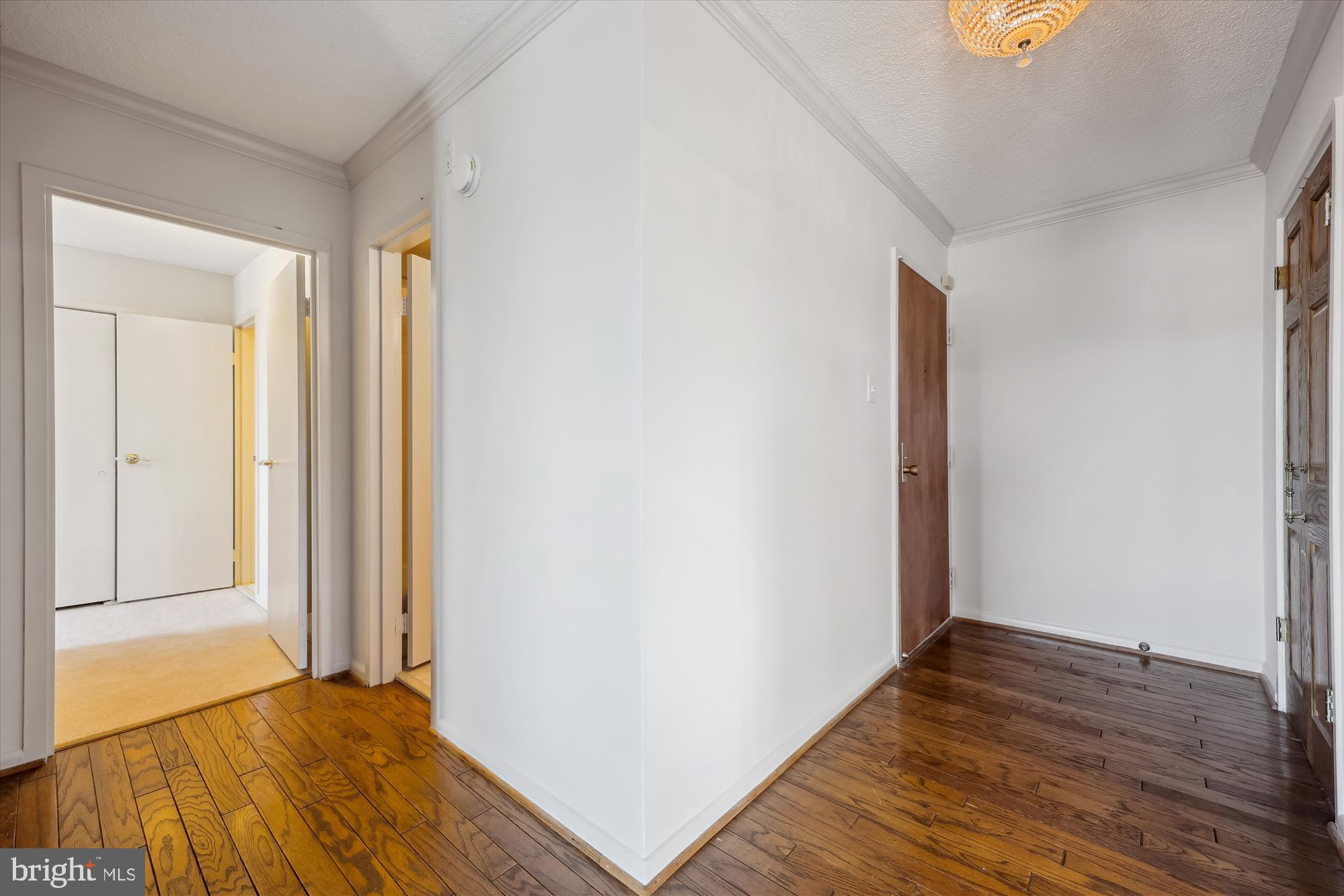 WESTLAKE TOWERS - Residential