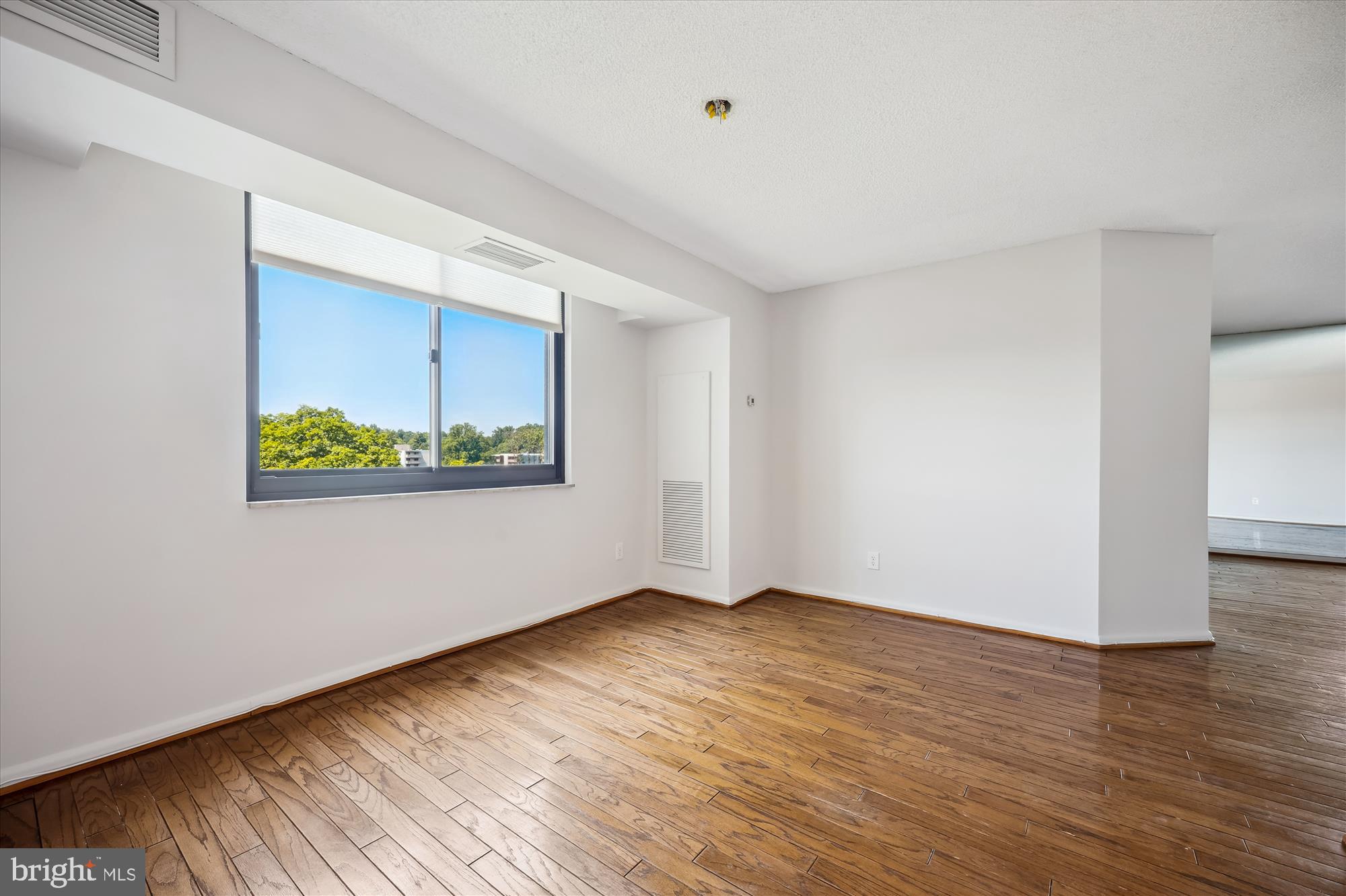 WESTLAKE TOWERS - Residential