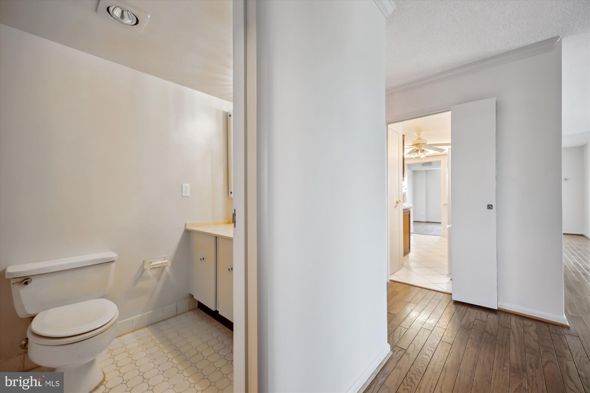 WESTLAKE TOWERS - Residential