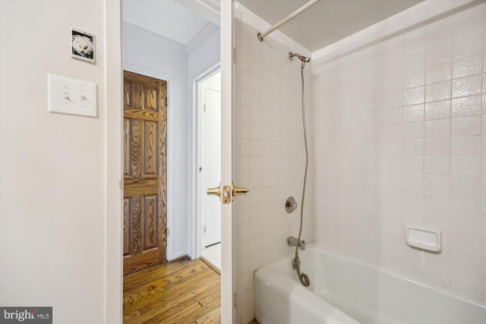 WESTLAKE TOWERS - Residential