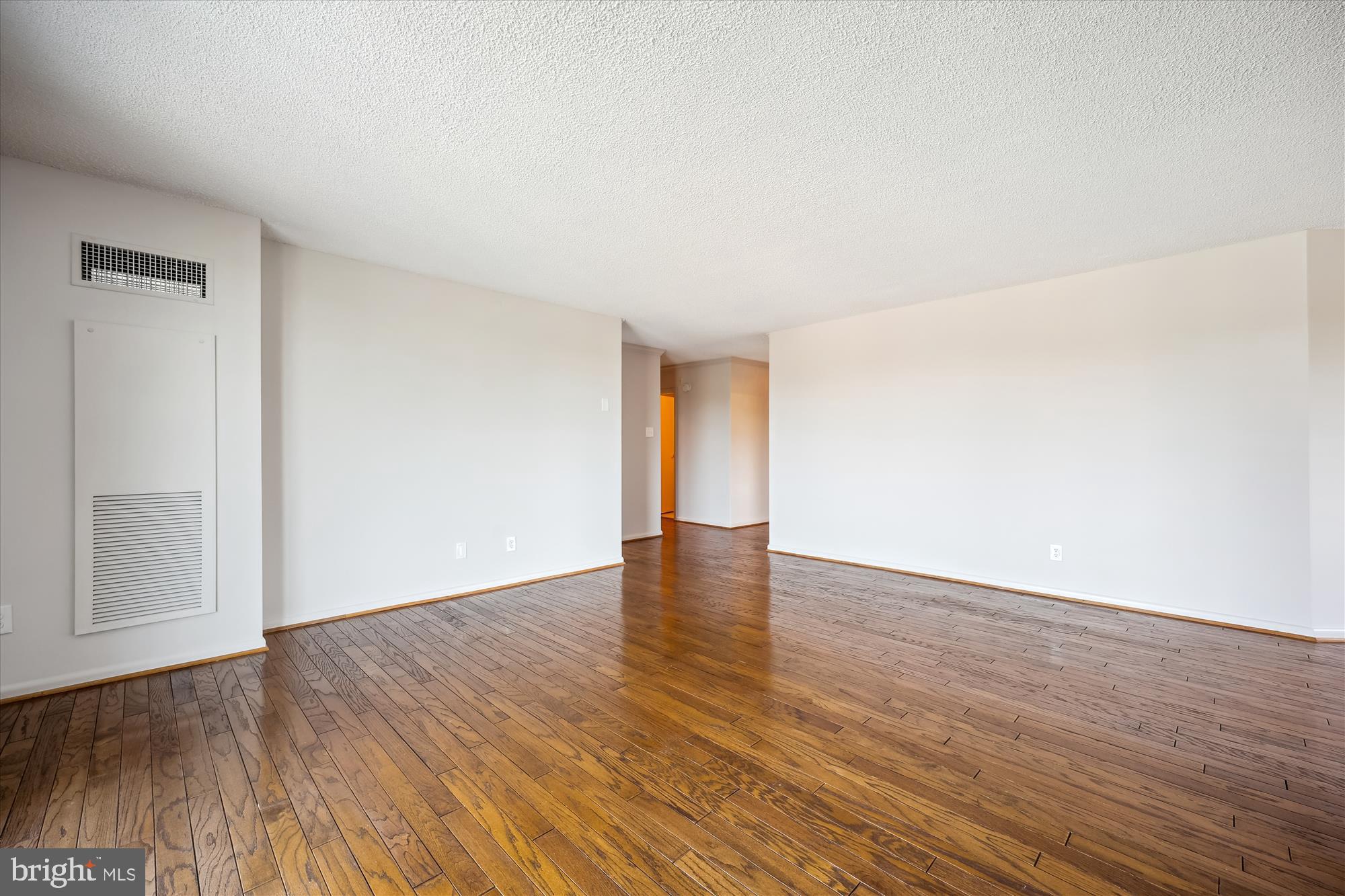 WESTLAKE TOWERS - Residential