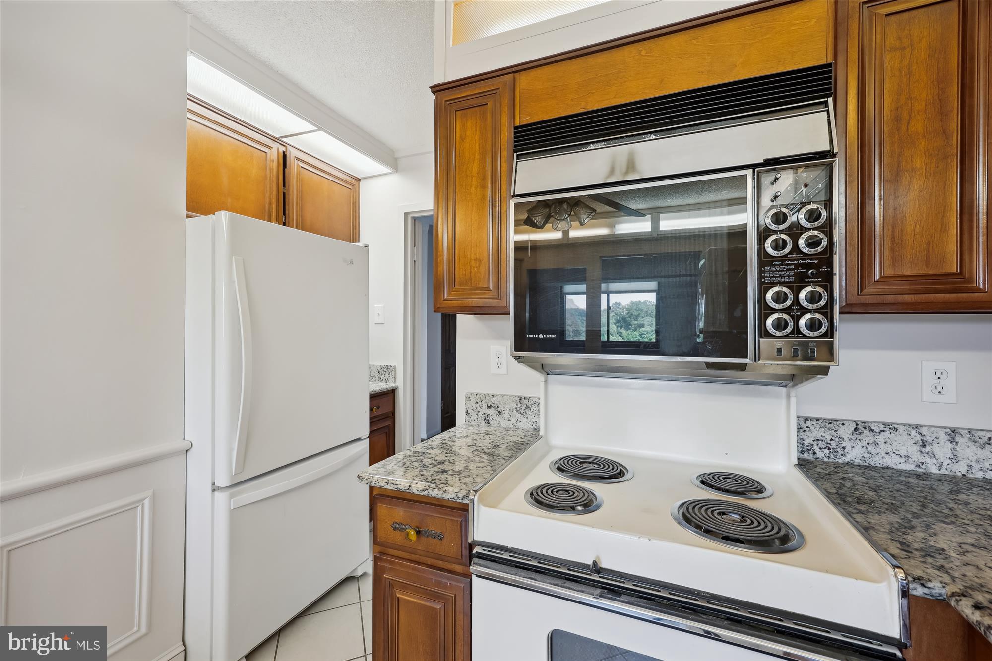 WESTLAKE TOWERS - Residential