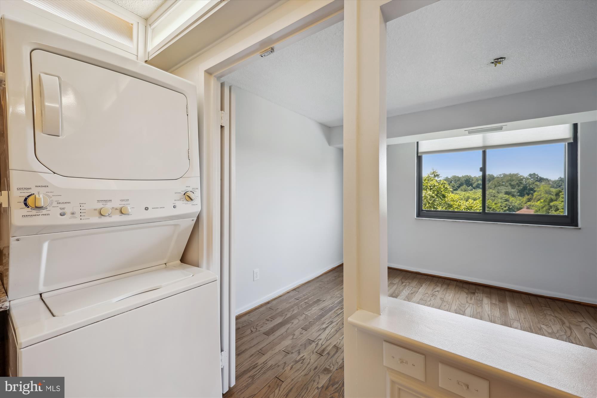 WESTLAKE TOWERS - Residential