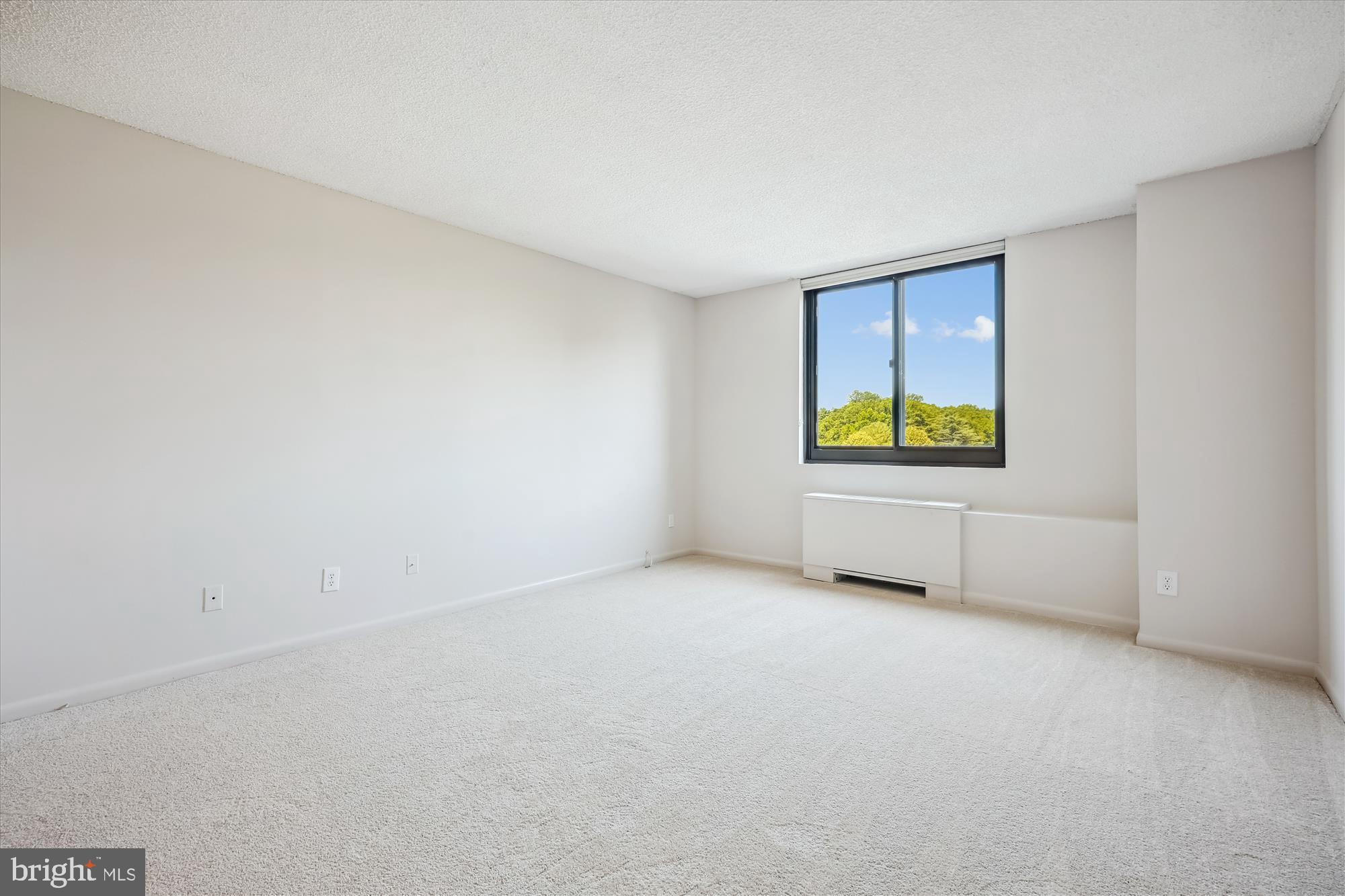 WESTLAKE TOWERS - Residential