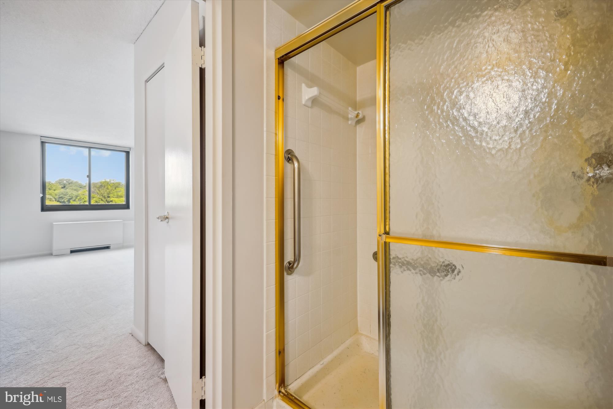 WESTLAKE TOWERS - Residential