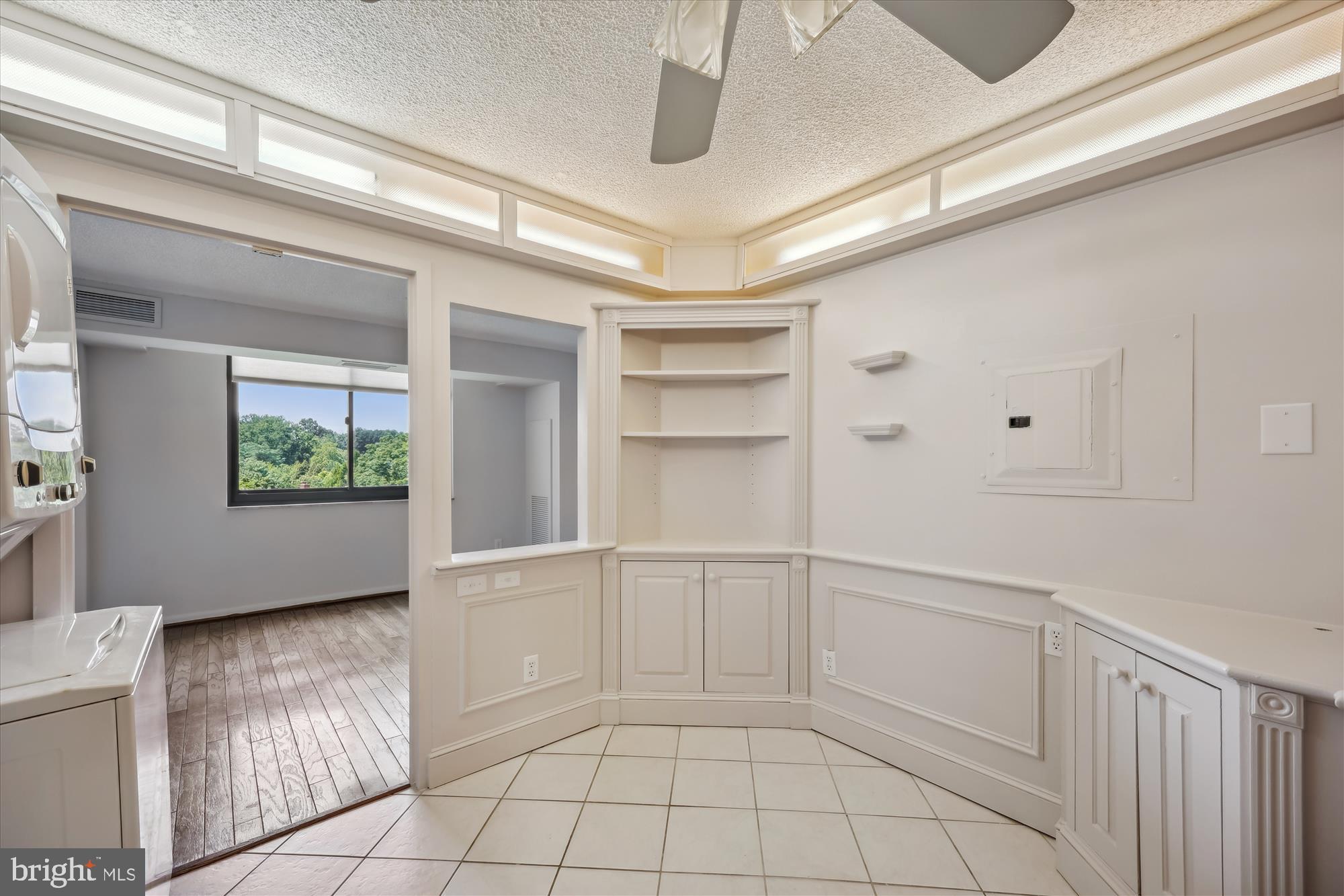 WESTLAKE TOWERS - Residential