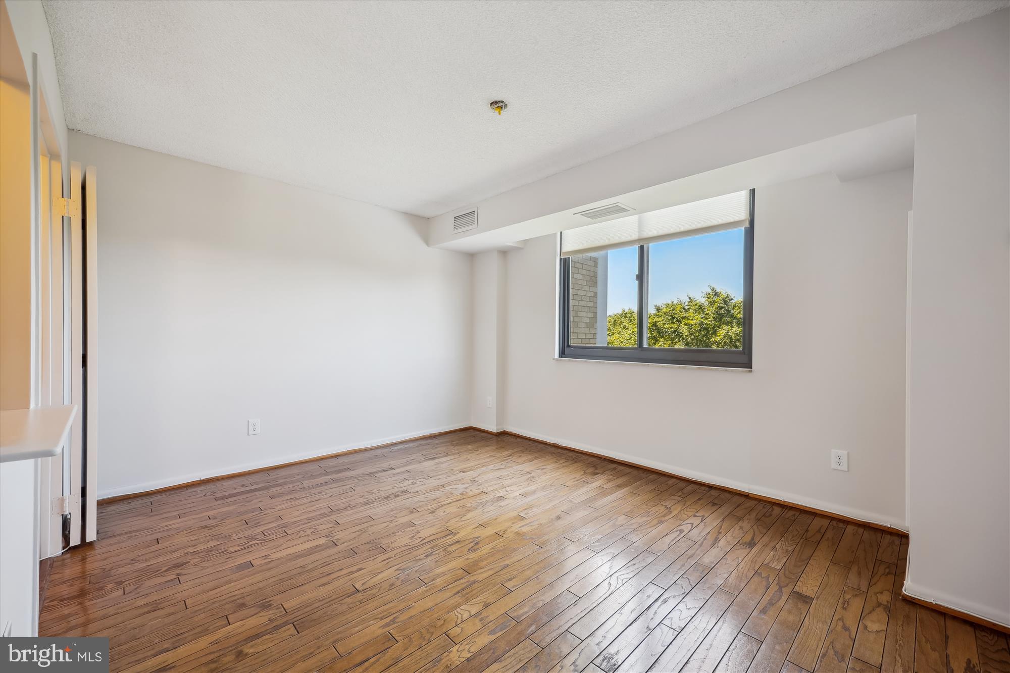 WESTLAKE TOWERS - Residential