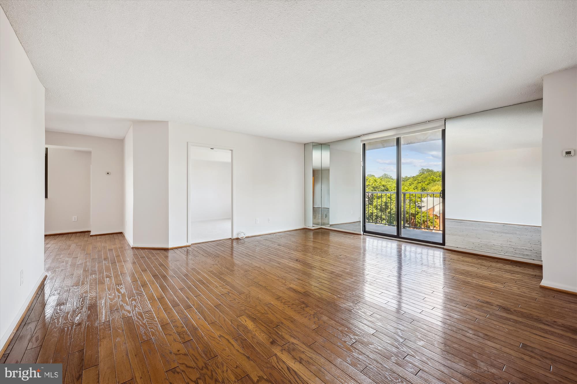 WESTLAKE TOWERS - Residential