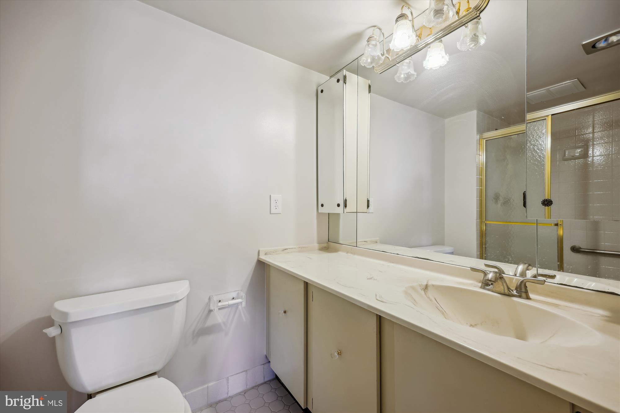 WESTLAKE TOWERS - Residential