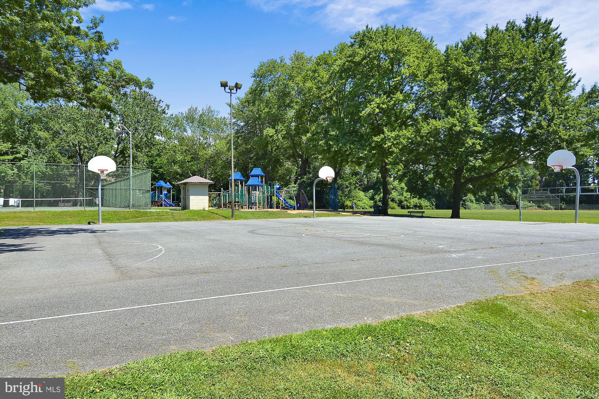 WESTLAKE TOWERS - Residential