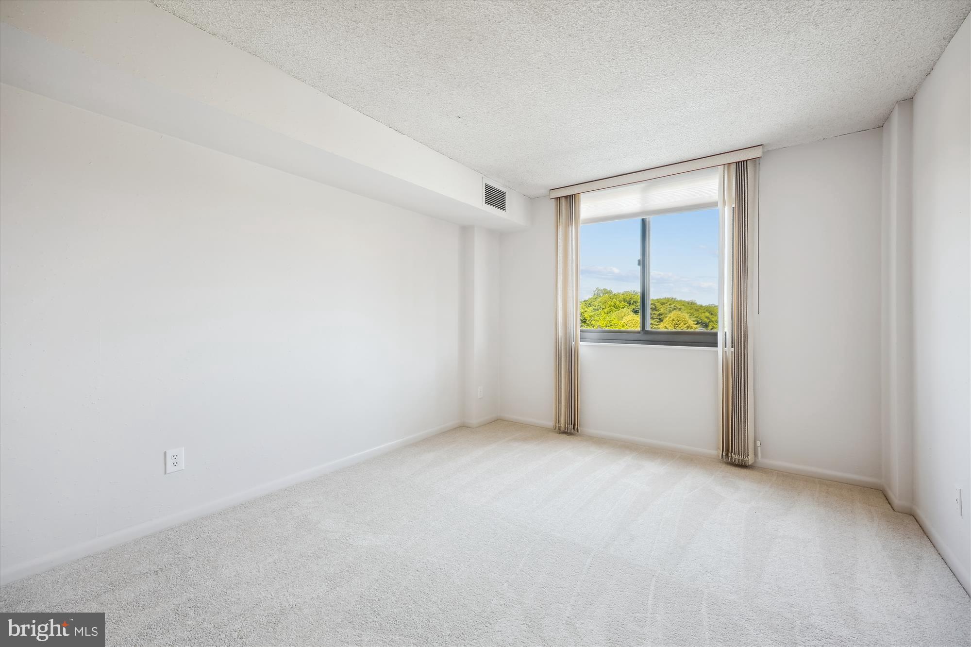 WESTLAKE TOWERS - Residential