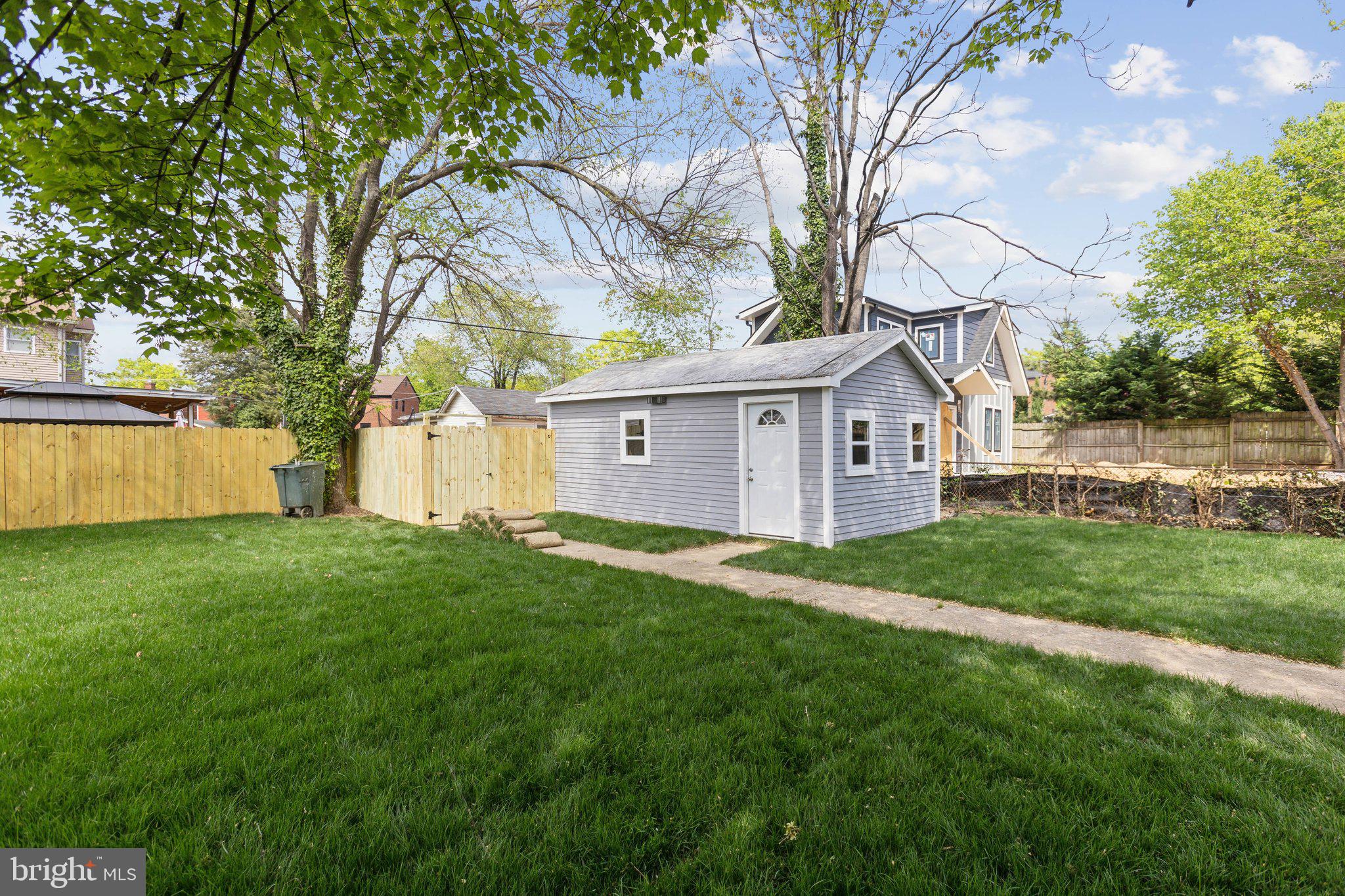 3104 DOUGLAS STREET NE