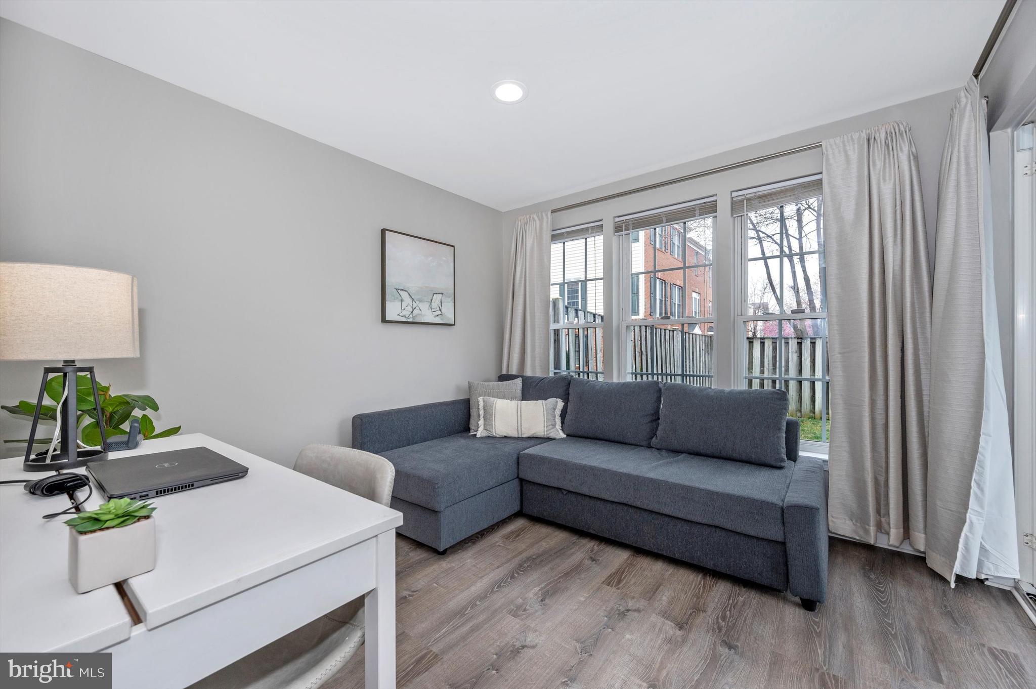 CROFTON MANOR - Residential