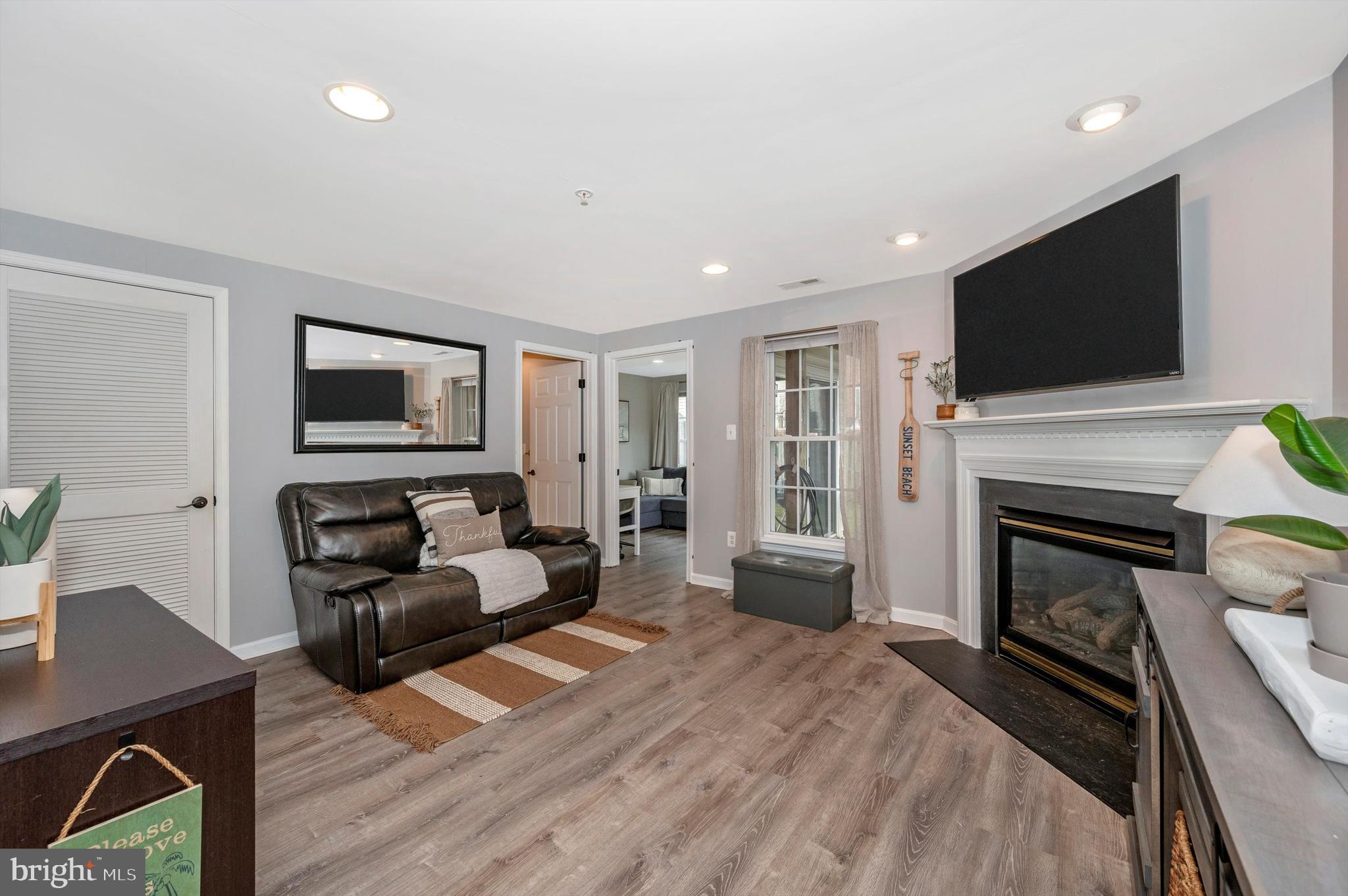 CROFTON MANOR - Residential