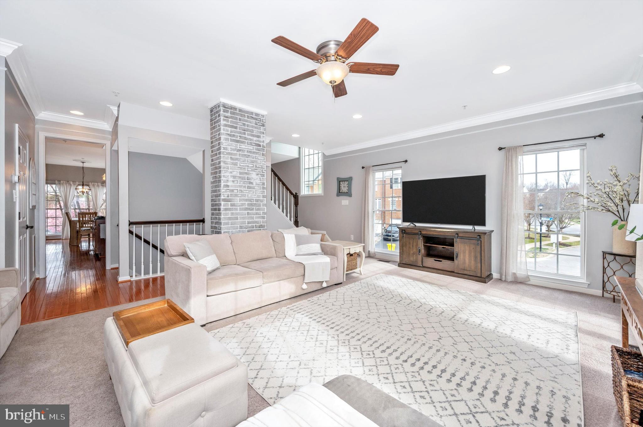 CROFTON MANOR - Residential