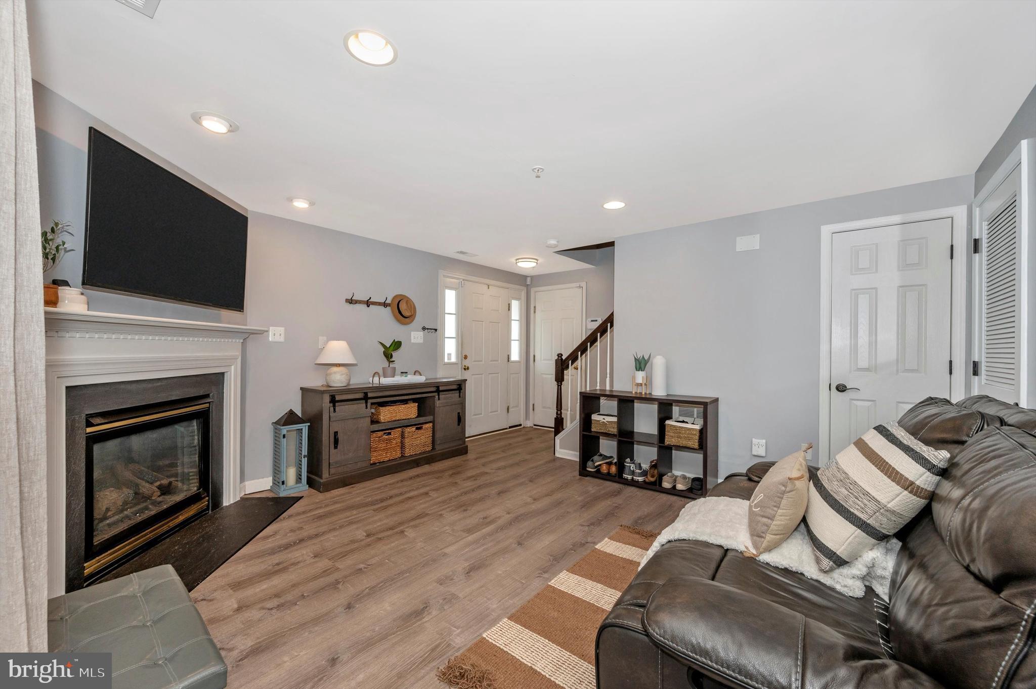 CROFTON MANOR - Residential