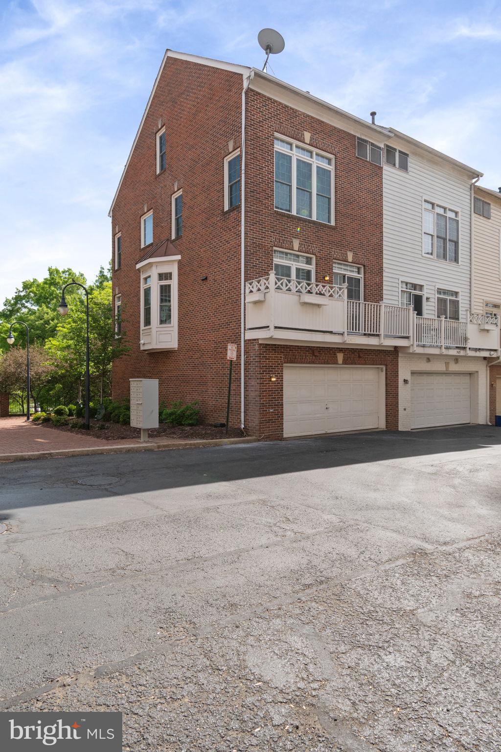 COURTHOUSE HILL - Residential