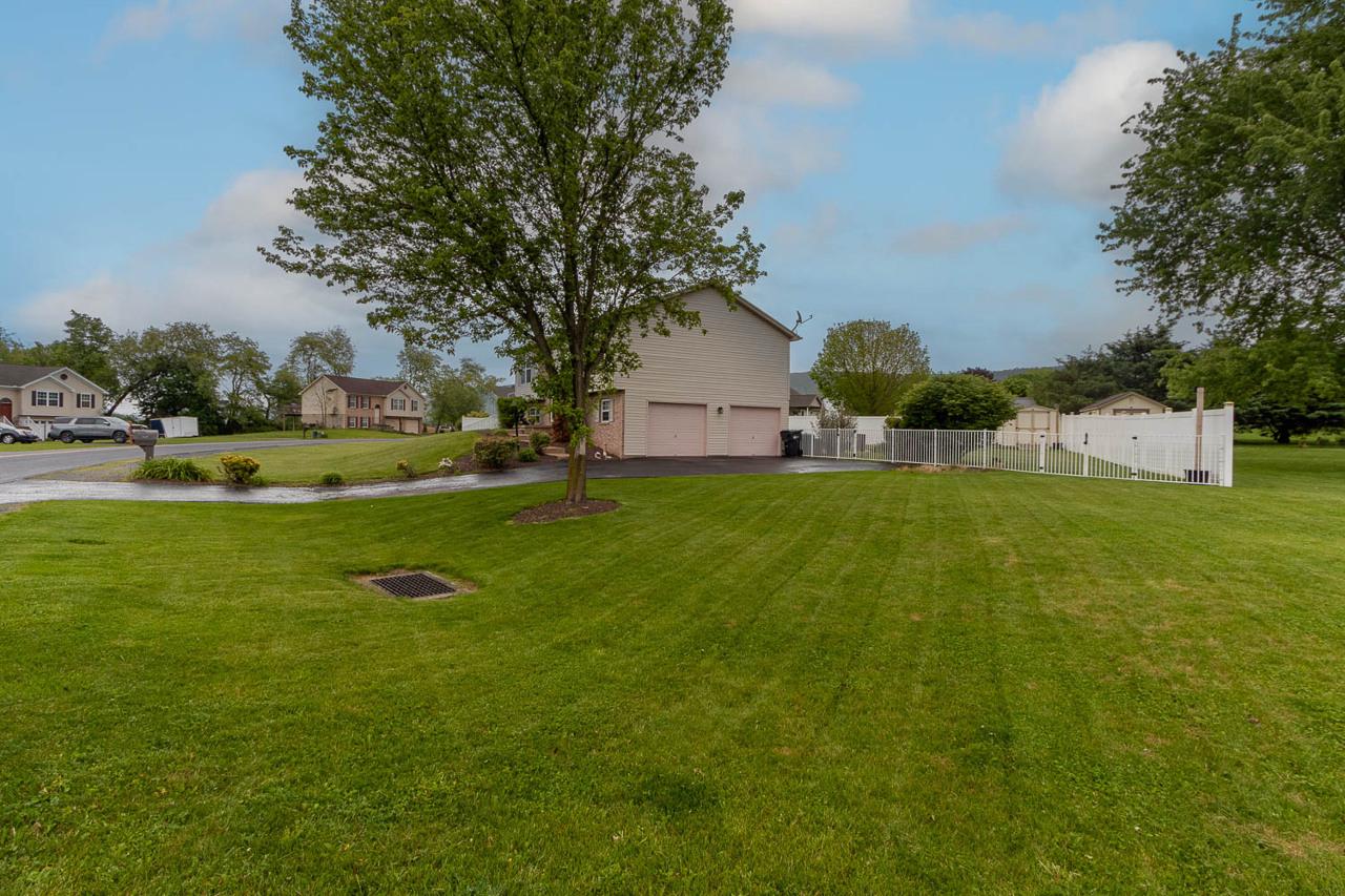 226 MEADOW LANE