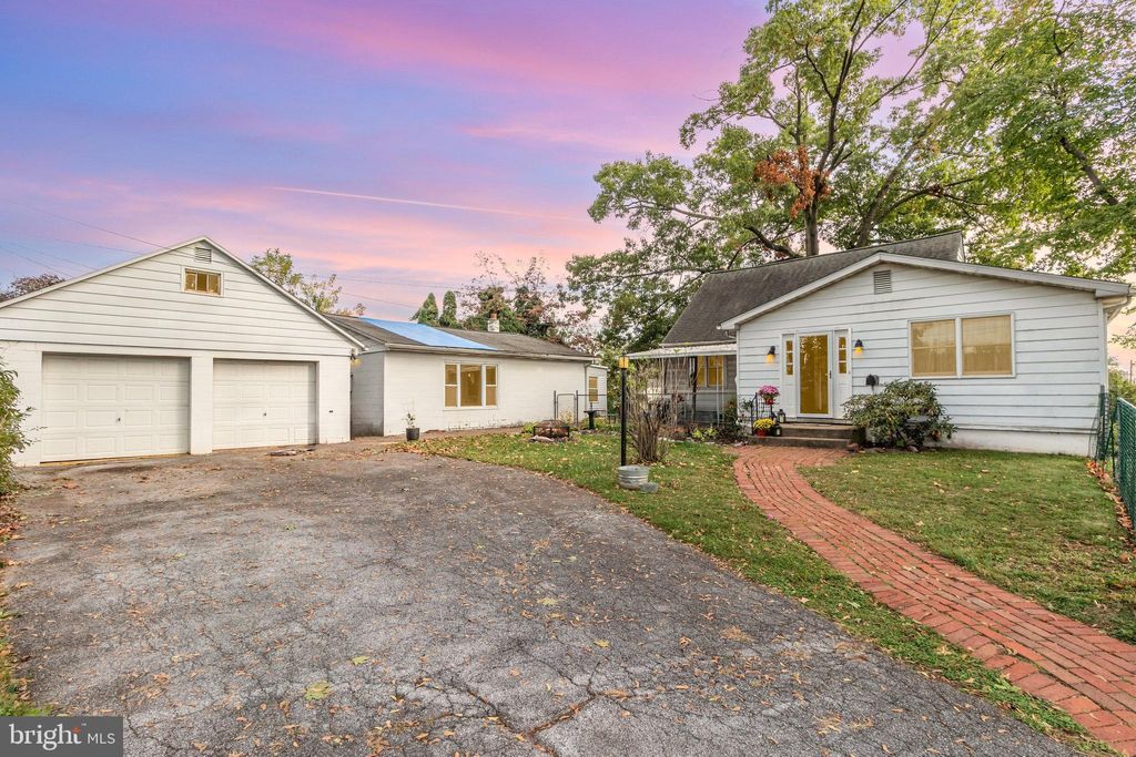 Photo of 105 Oak Hill Drive, MIDDLETOWN, PA 17057 (MLS # PADA2049388)