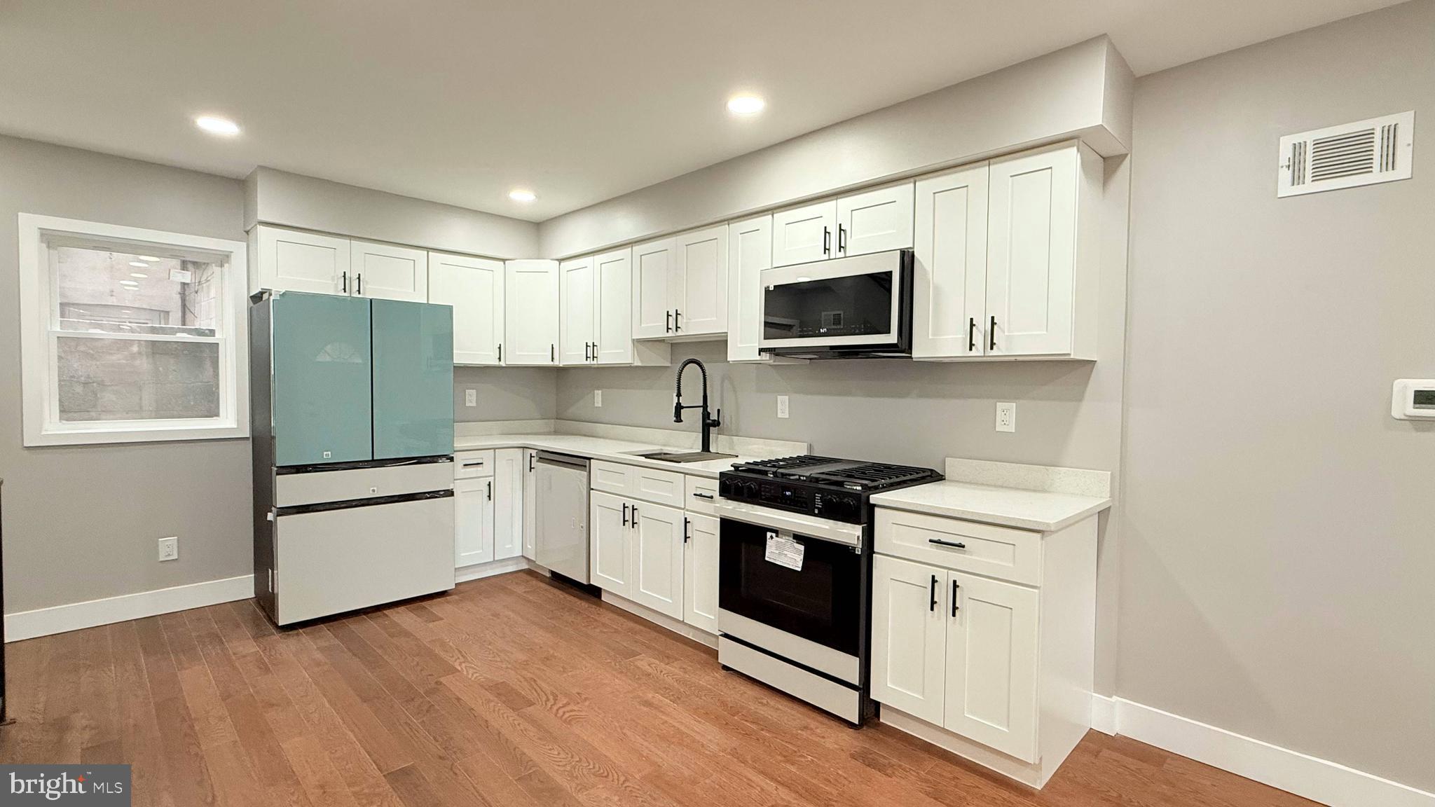 ITALIAN MARKET - Residential