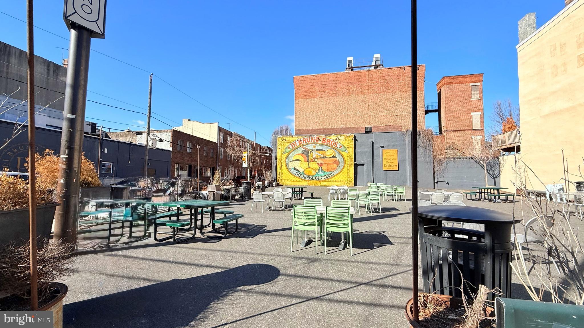 ITALIAN MARKET - Residential