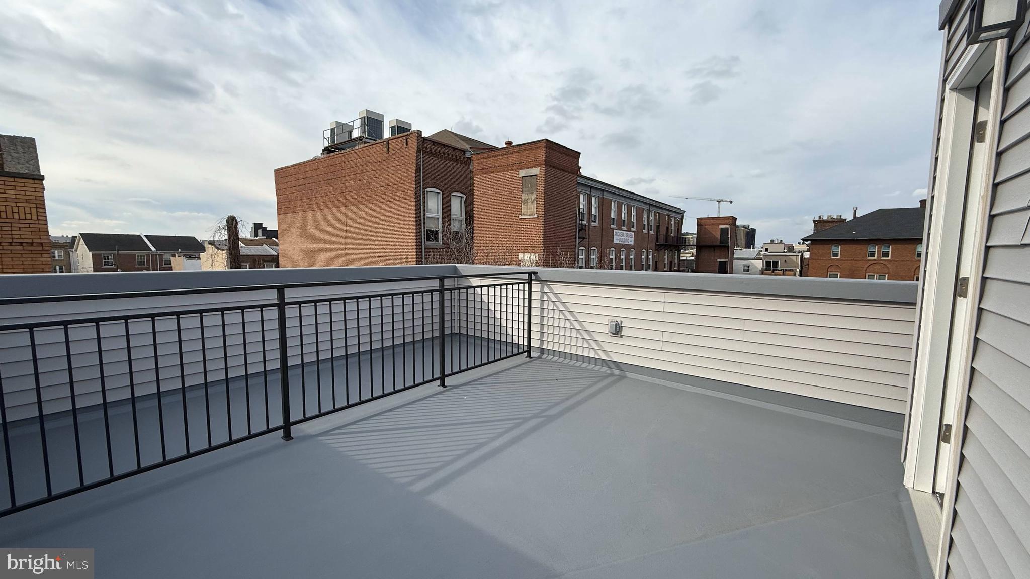 ITALIAN MARKET - Residential