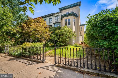 Photo of 145 W Lafayette Avenue W, BALTIMORE, MD 21217 (MLS # MDBA2184772)