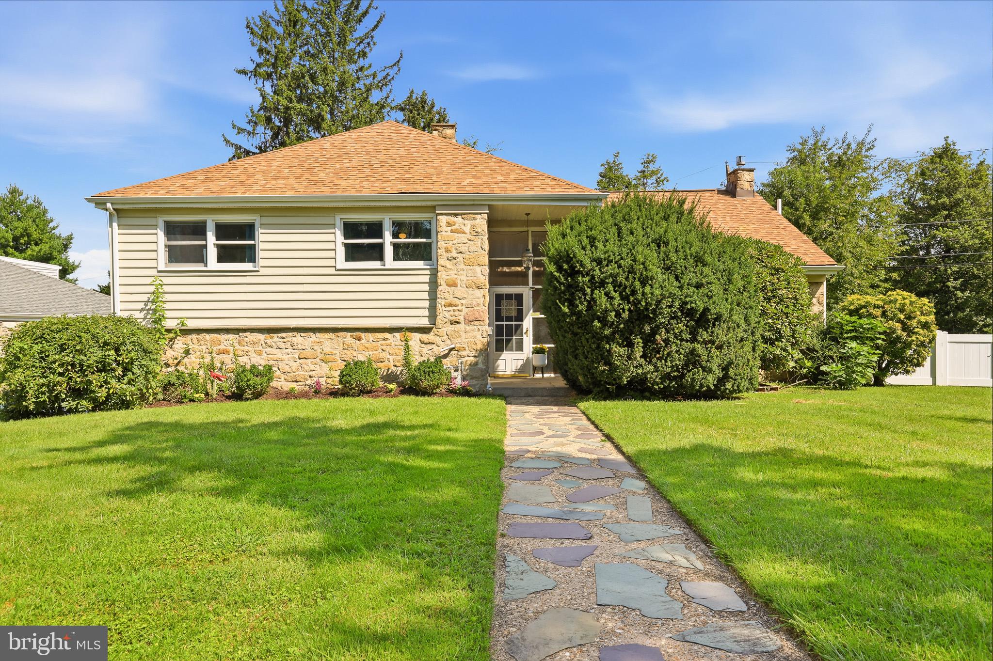 838 WASHINGTON LANE