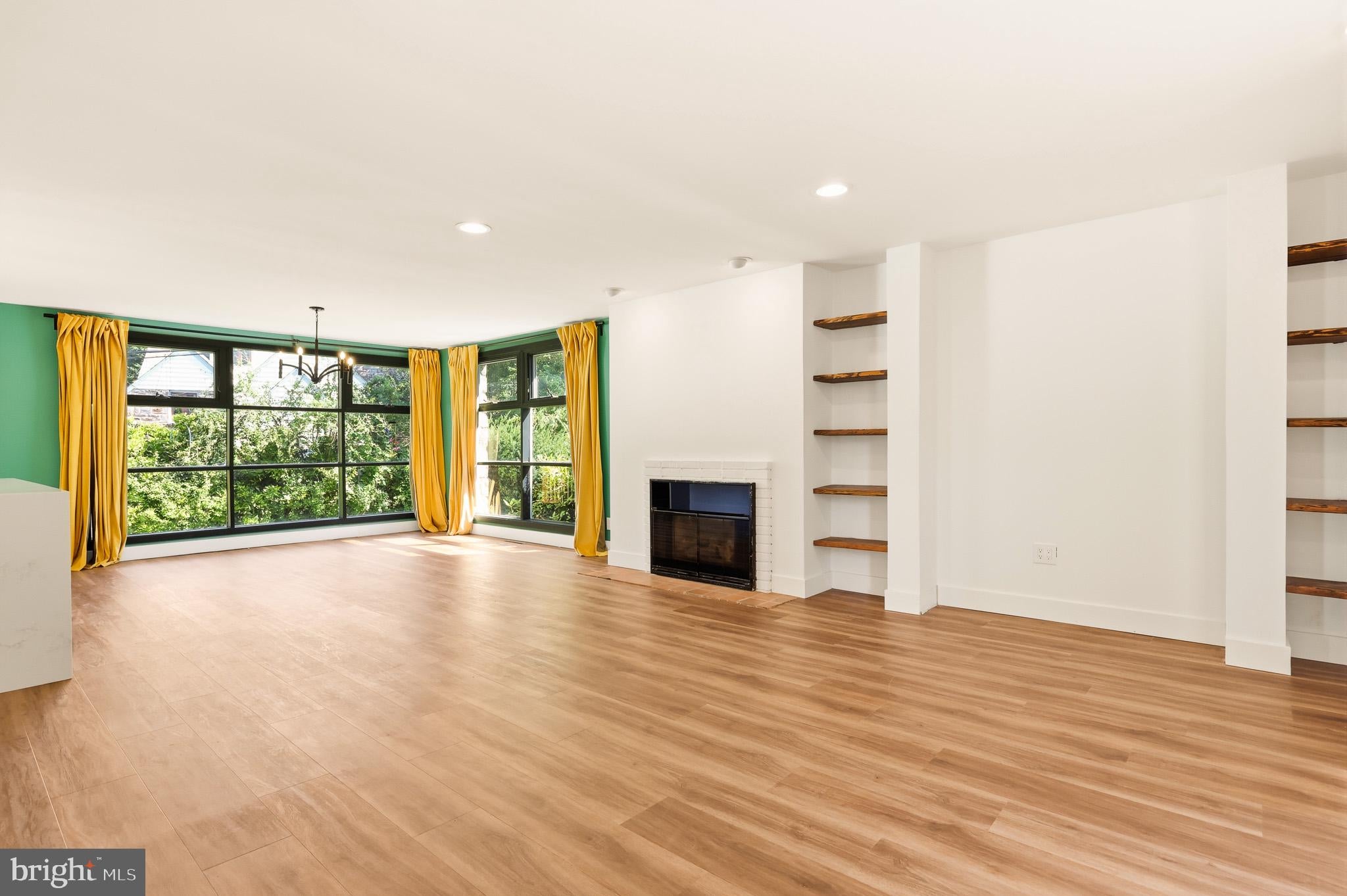 838 WASHINGTON LANE