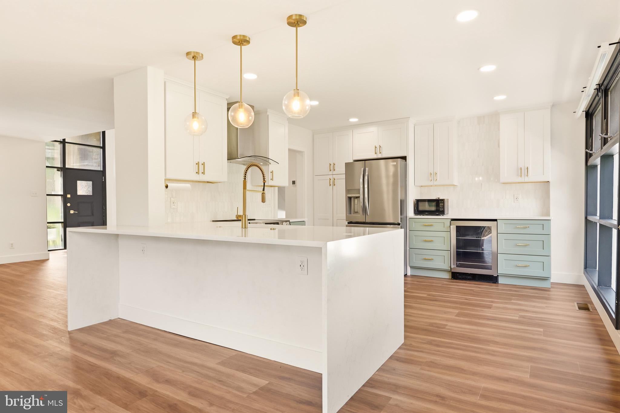 838 WASHINGTON LANE