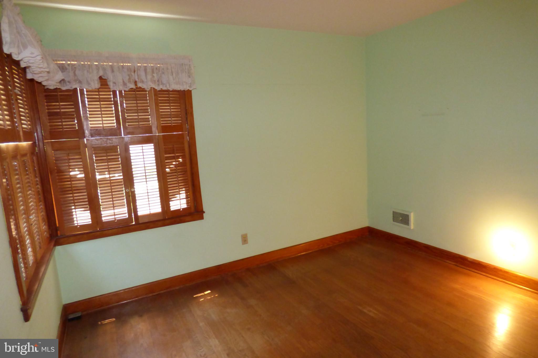 MOUL AVENUE - Residential Lease