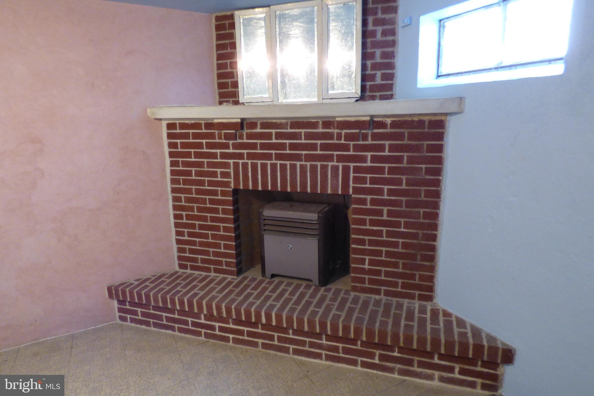 MOUL AVENUE - Residential Lease